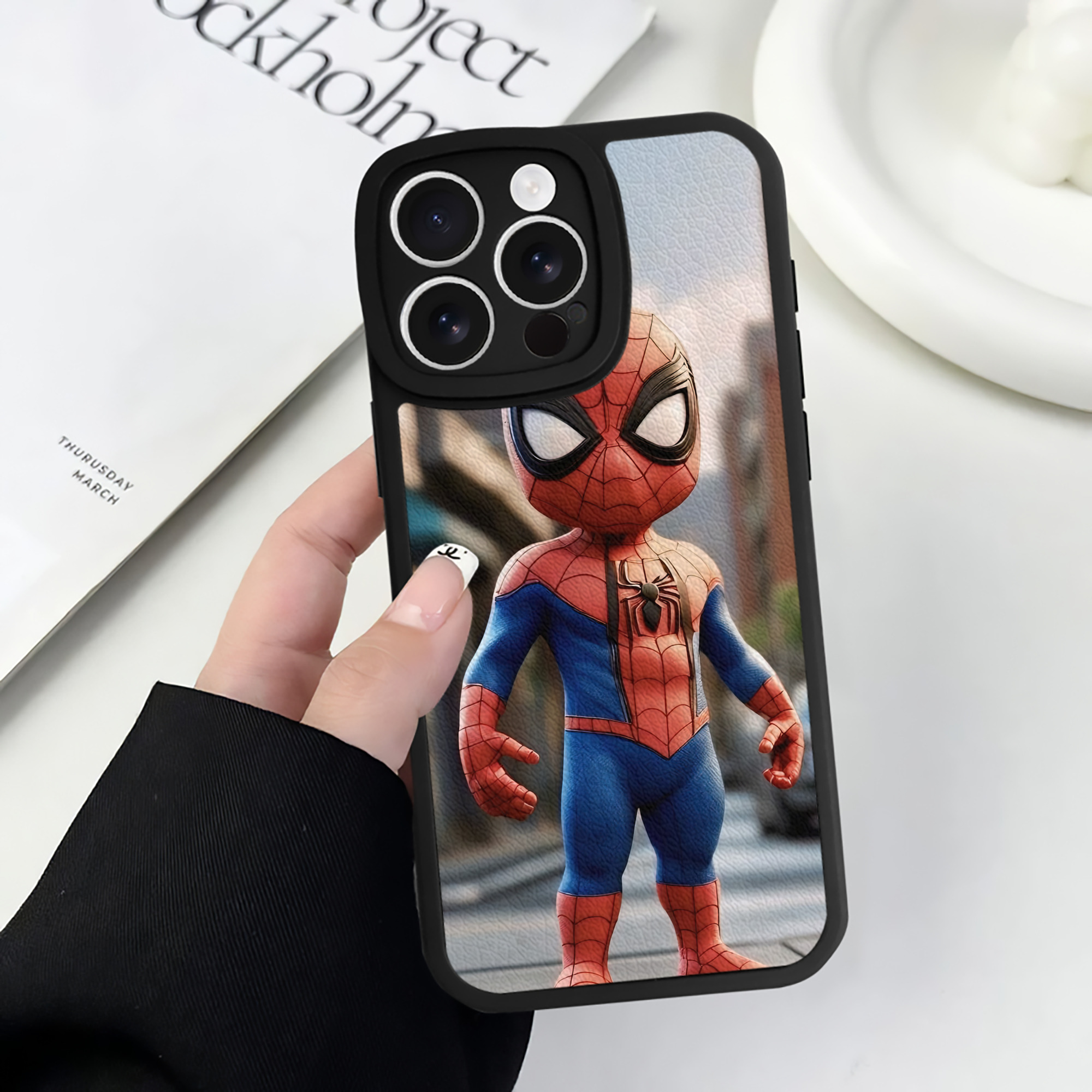 （画像用） Spider Man スパイダーマン 【iPhone 16シリーズ対応】シリコンスマホケース（レザー調） 材質：シリコン